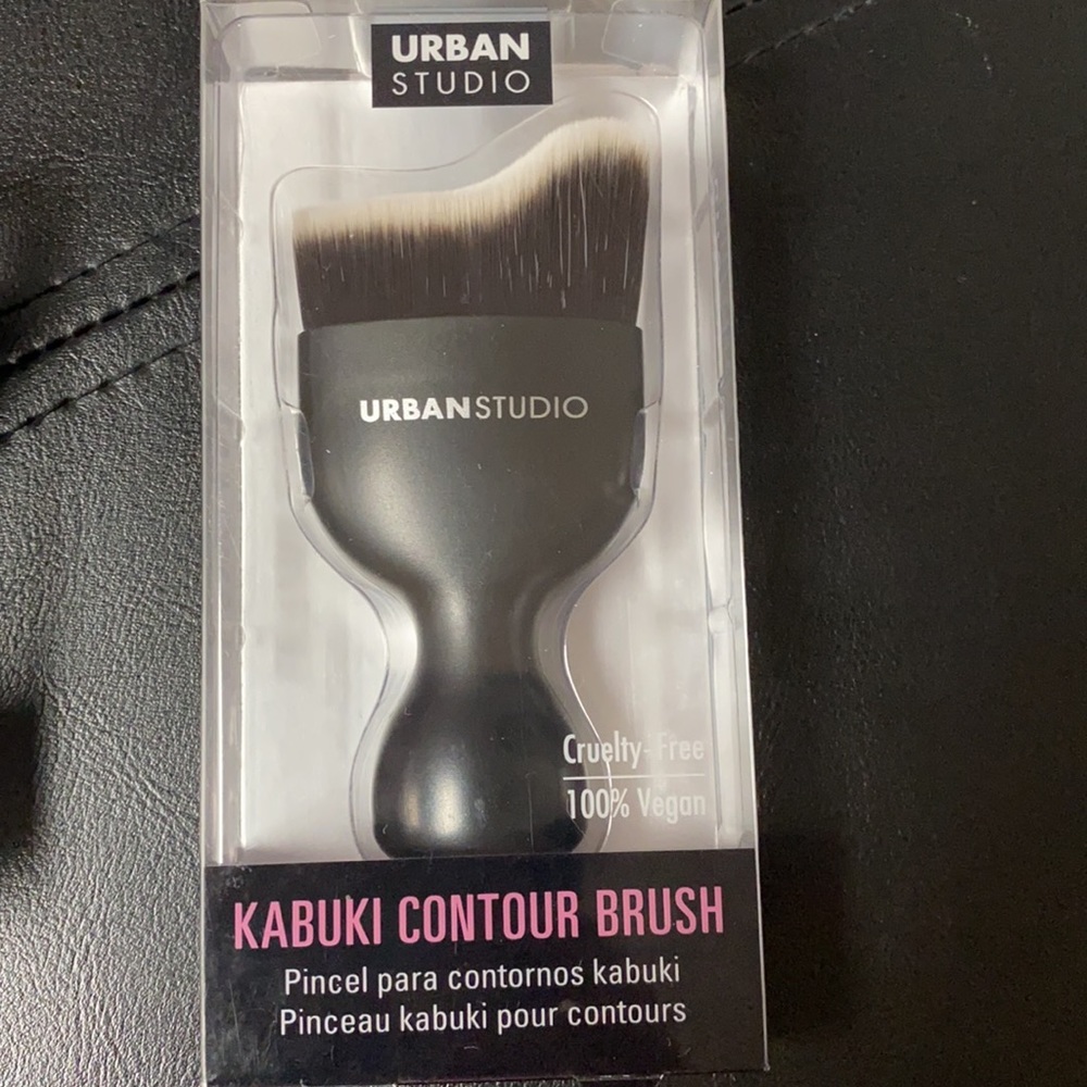 Kabuki Urban Studio Contour Brush cosmetic brushes- New, never used